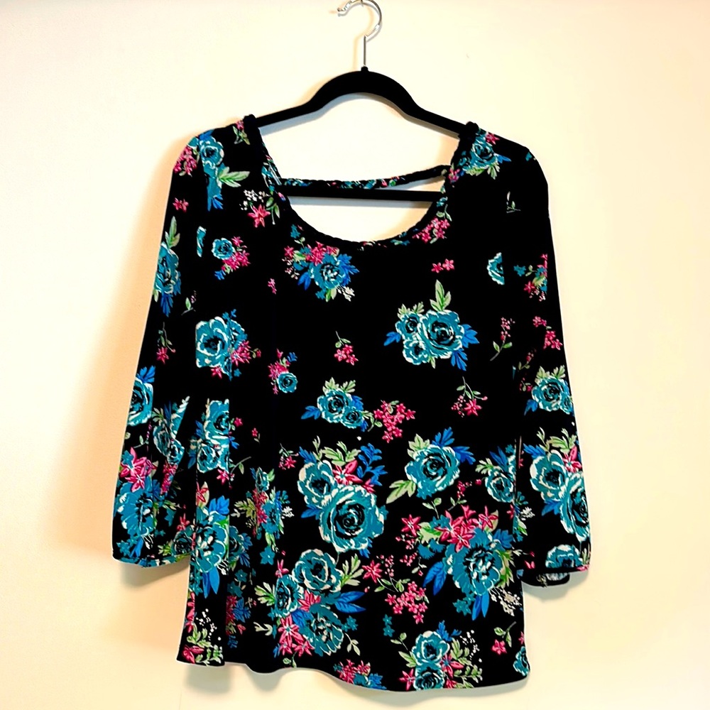 Skies Are Blue Navy Floral 3/4 Sleeve Scoop Top